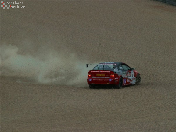 Luke Hines into the gravel