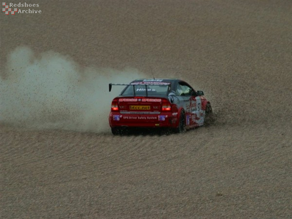 Luke Hines into the gravel