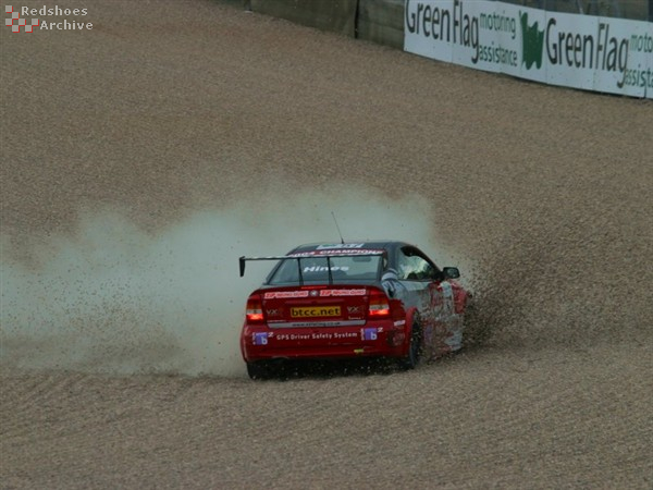 Luke Hines into the gravel