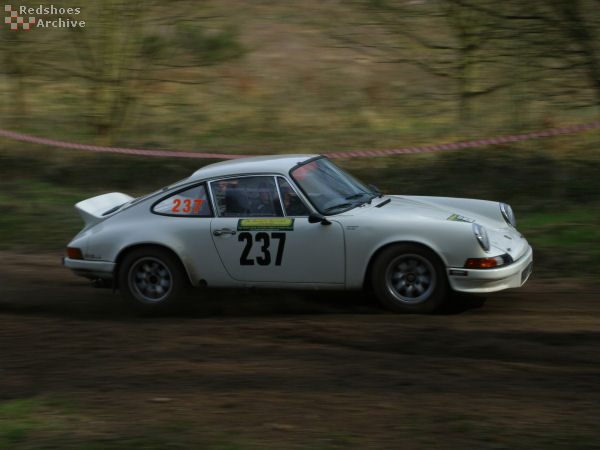 Peter McDowell / Peter Moss - Porsche 911 RS