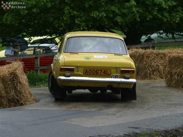 Gordon Howie / Simon Bentley - Ford Escort RS2000