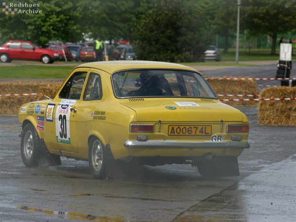 Gordon Howie / Simon Bentley - Ford Escort RS2000