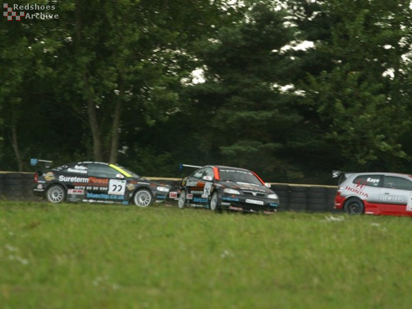 Stefan Hodgetts loses a wheel