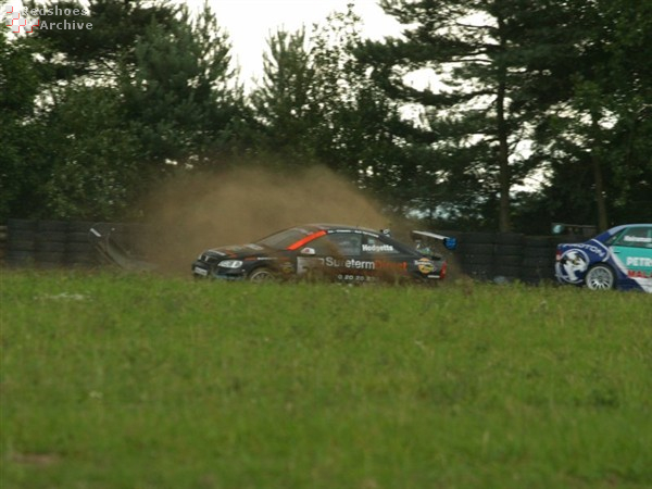 Stefan Hodgetts loses a wheel