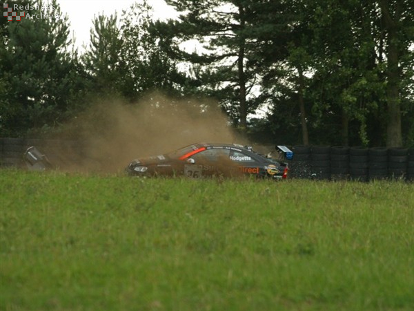 Stefan Hodgetts loses a wheel